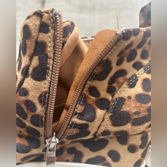 CCOCCI FAUX SUEDE LEOPARD PRINT PLATFORM WEDGE SNEAKER ANKLE BOOTIE SZ 8 - Picture 5 of 10